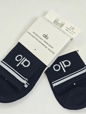 ALO Yoga Men's Half-Crew Athletic Socks — Black with White Stripe